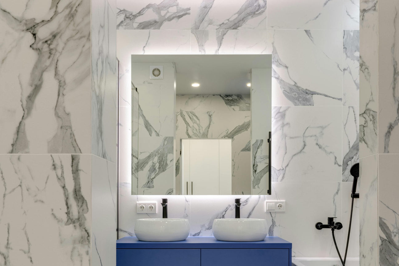 4 Benefits Of Having A Backlit Mirror In Your Bathroom.