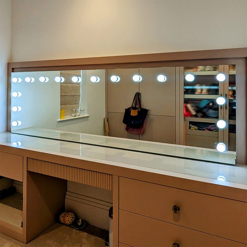 Picture perfect dressing room mirror. Effortlessly glamorous!