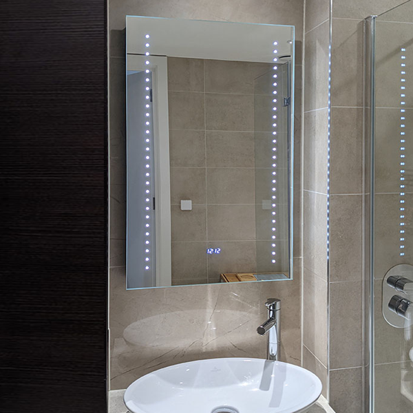 Bespoke size mirror with an integrated digital clock for Peter Beverloo