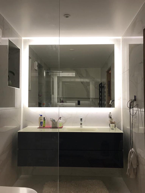 Large frosted edge mirror with neutral colour LEDS