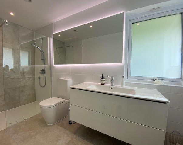 Mr Thomas loves his 360 acrylic edge mirror.