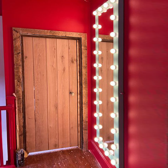 Fabulous full-length make-up mirror with the classic Hollywood bulbs