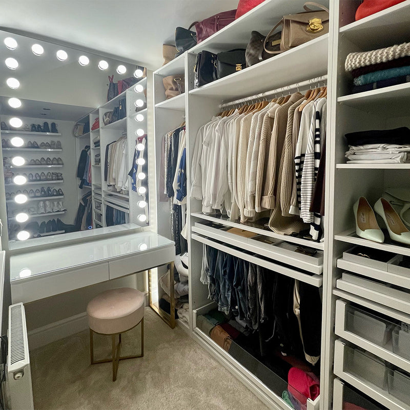A picture-perfect Hollywood mirror fitted in this amazing walk-in wardrobe
