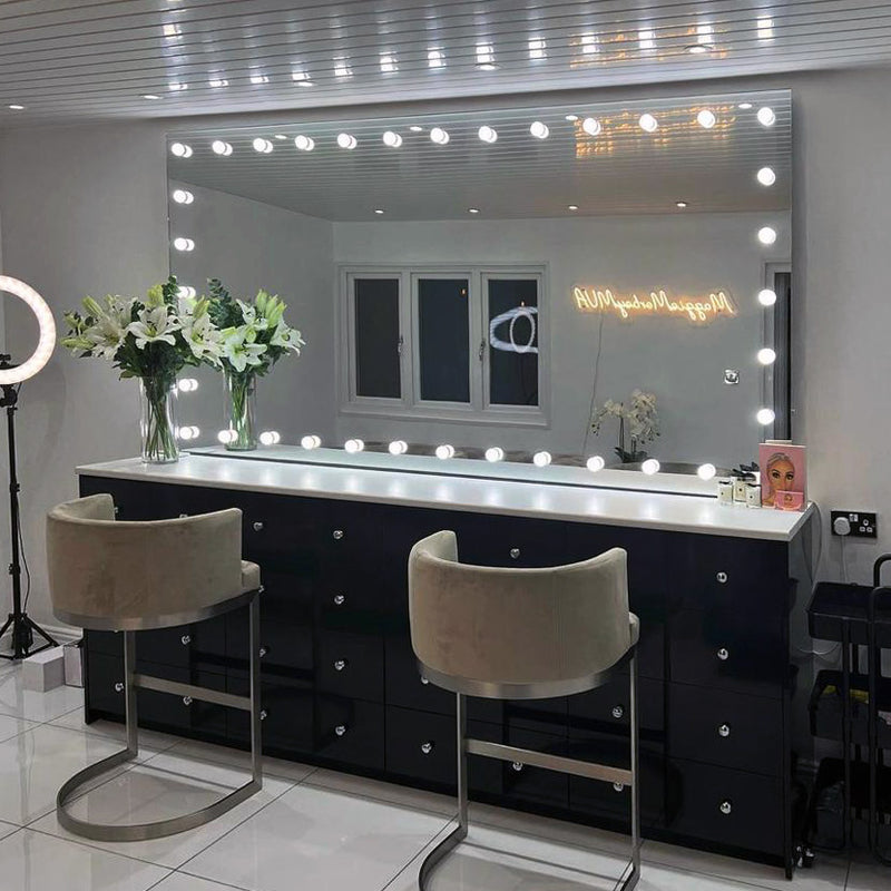 This incredible 2.6m wide mirror adds instant wow-factor to this beauty studio