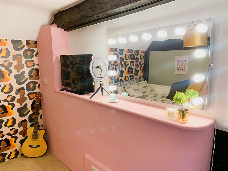 700mm x 1100mm Wall-mounted Hollywood mirror